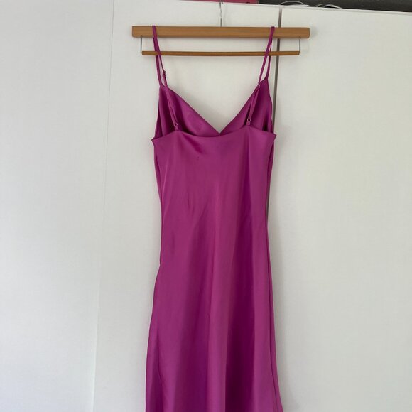 Cowl Neck short satin dress Dynamite - Picture 6 of 6